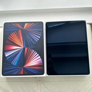 Apple iPad Pro - Sleek Black and Silver